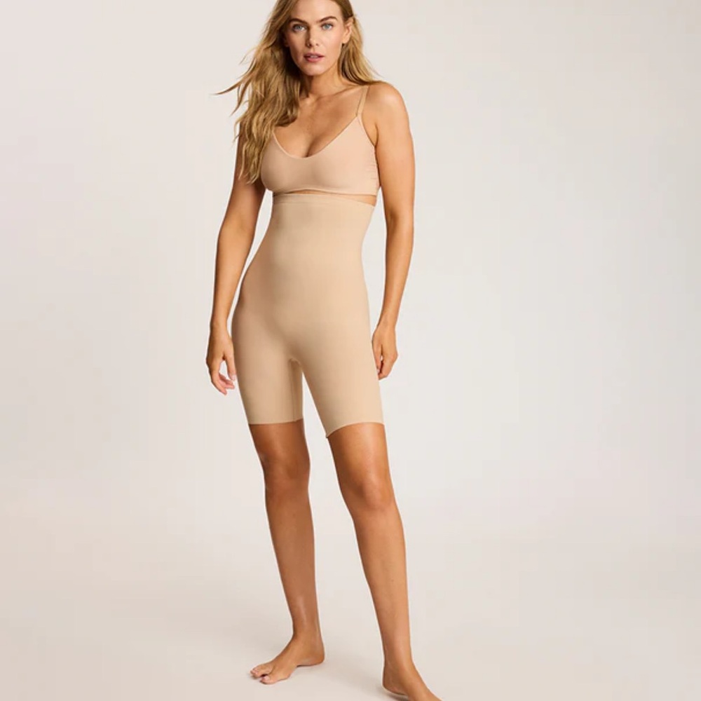 Commando Classic Control High-Waisted Short - Picture 2 of 6